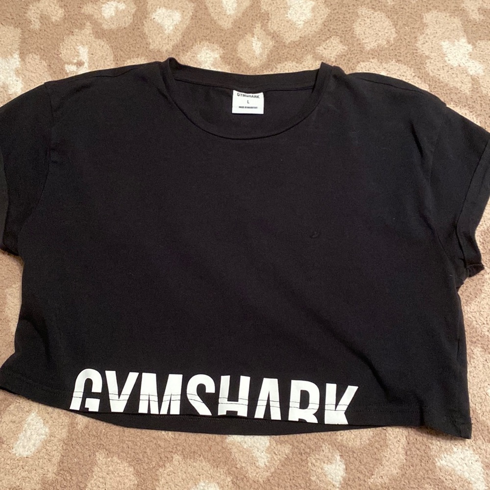 women’s cropped gymshark t-shirt